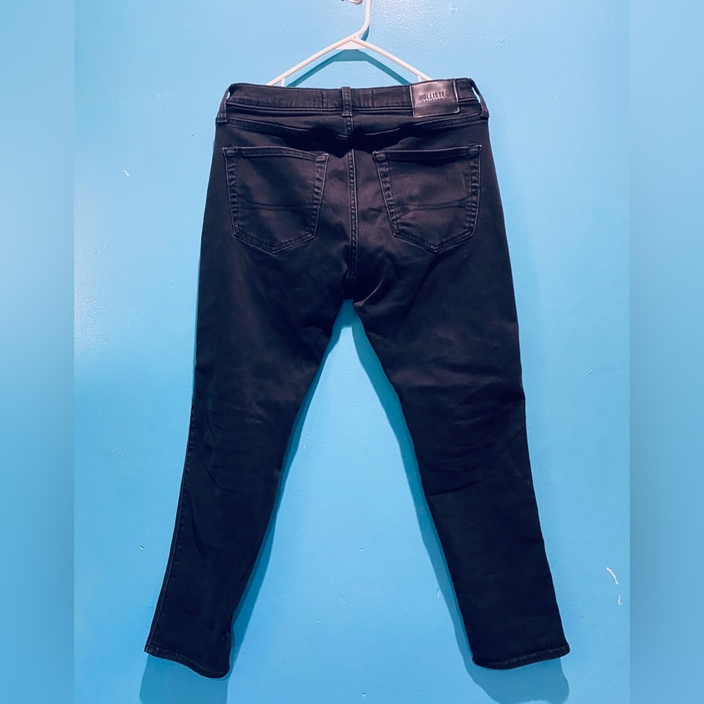 Hollister. Taper.